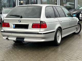 BMW 5 Series foto 3