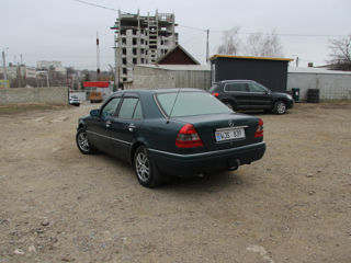 Mercedes E-Class Coupe foto 5