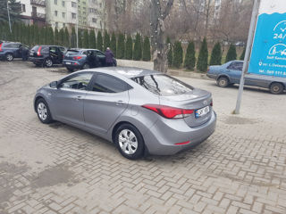 Hyundai Elantra foto 5