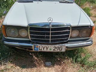 Mercedes W123, 1981 г.