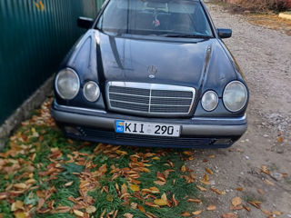 Mercedes E-Class foto 2