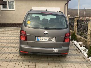 Volkswagen Touran foto 4