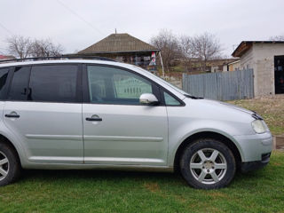 Volkswagen Touran фото 1