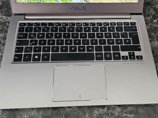 Asus ZenBook foto 2