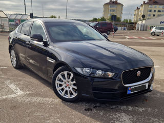 Jaguar XE foto 2