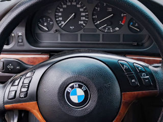 BMW 5 Series foto 9