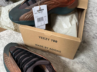 Yeezy boost 700 фото 6