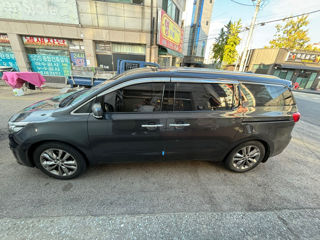 KIA Carnival foto 2