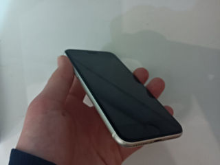 Vând iPhone SE 2020 foto 4