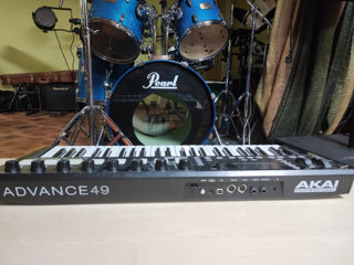 Akai Advance 49 (made in Taiwan). Yamaha MoDX 6+ (Montage) foto 5