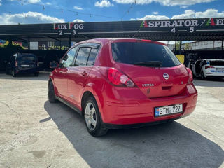 Nissan Versa foto 2