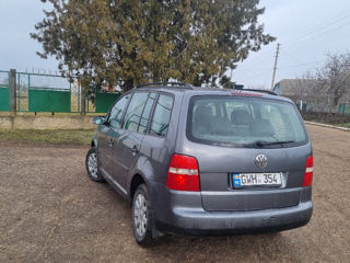 Volkswagen Touran foto 9