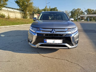 Mitsubishi Outlander foto 2