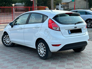 Ford Fiesta foto 3