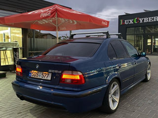 BMW 5 Series foto 4