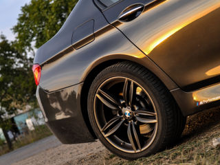 BMW 5 Series foto 4