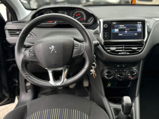 Peugeot 208 foto 9