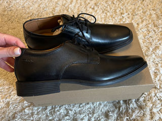 Pantofi noi din piele Clarks