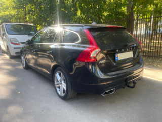 Volvo V60 foto 2