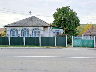 Se vinde casă în centrul satului Pojoreni r-nul Ialoveni. Prețul 37 000 euro.