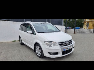 Volkswagen Touran foto 2