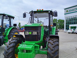 John Deere 6135B foto 2