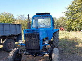 Vând tractor foto 1