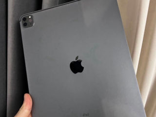 Vând iPad Pro 12.9 Inch / 4 gen / Cellular