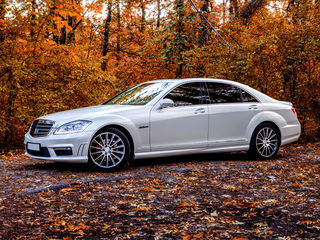 S Class W221 albe/negre (белые/черные) - 20 €/ora (час) & 110 €/zi (день) foto 8