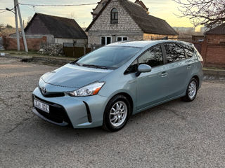 Toyota Prius v foto 2