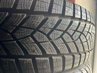 R18 225/55 GoodYear UltraGrip Performance foto 2