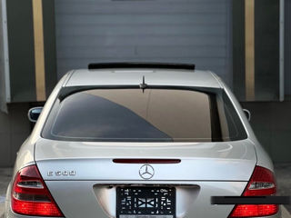 Mercedes E-Class foto 2