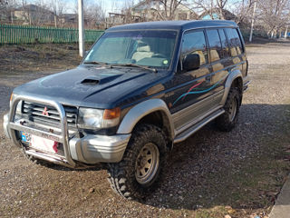 Mitsubishi Pajero foto 2