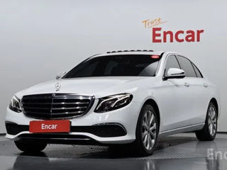 Mercedes E-Class foto 1