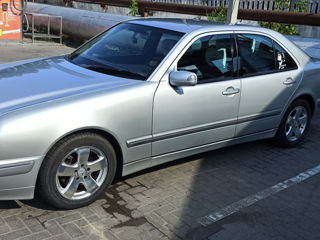 Mercedes E-Class foto 2