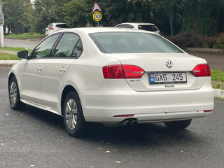 Volkswagen Jetta foto 4