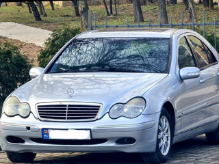 Mercedes C-Class foto 1