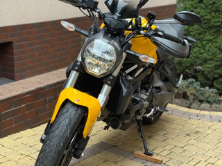 Ducati Monster 821 foto 2