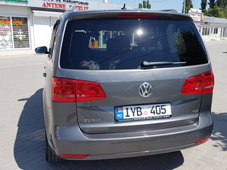 Volkswagen Touran foto 2