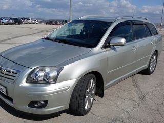 Toyota Avensis foto 1