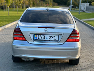 Mercedes C-Class foto 6