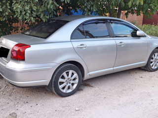 Toyota Avensis foto 2