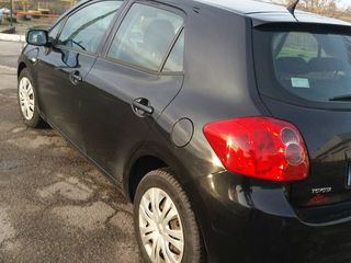 Toyota Auris foto 1