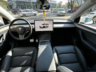 Tesla Model Y foto 7