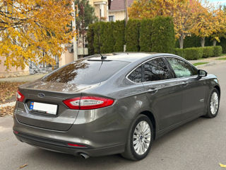 Ford Fusion foto 6