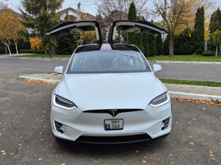 Tesla Model X, 2017