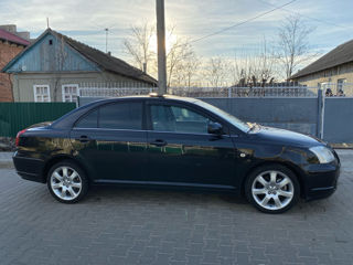 Toyota Avensis foto 4