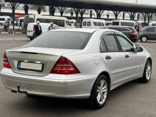 Mercedes C-Class foto 5