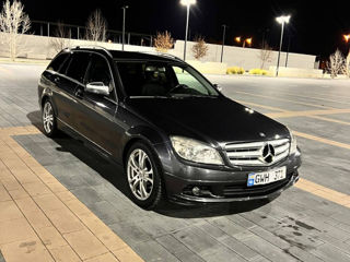 Mercedes C-Class foto 2