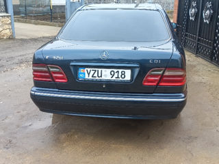 Mercedes E-Class foto 2